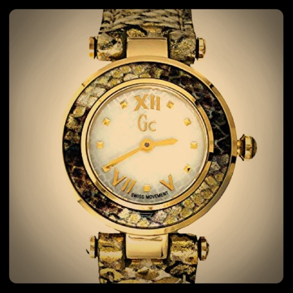 GUESS WOMEN WATCH - NEW - RARE
